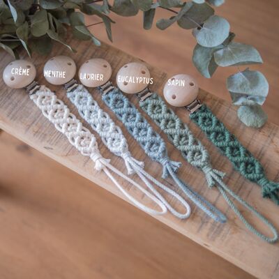 Large macrame pacifier clip | mint