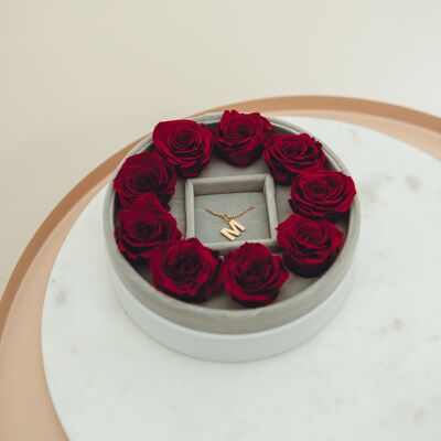 Confezione regalo con rose vere e gioielli iniziali individuali - cofanetto portagioielli con la lettera F