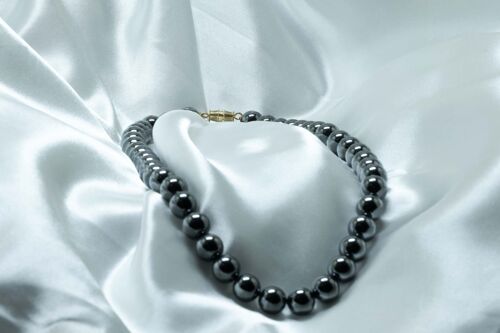 Collier de perles rondes en hématite