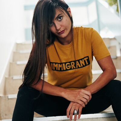 T-shirt immigrata senape