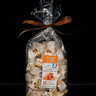 Beutel mit 400 g Nougat mit gesalzenen Butterkaramellchips