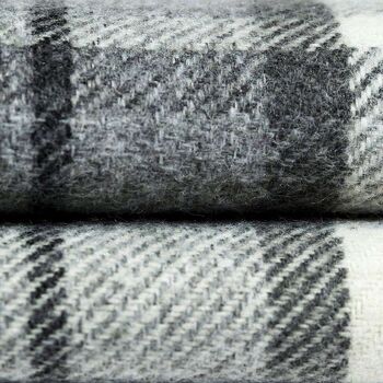 Coussin Tartan Héritage Gris Anthracite_60cm x 60cm 3