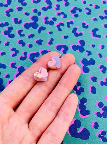 Petites Boucles d'Oreilles Coeur Imprimé Taches d'Or Rose Translucide - Goujon Acier Chirurgical 2