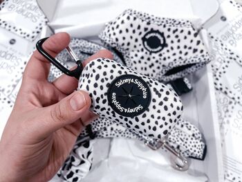 Distributeur de sacs à crottes de chien à imprimé dalmatien noir et blanc, SKU033 1