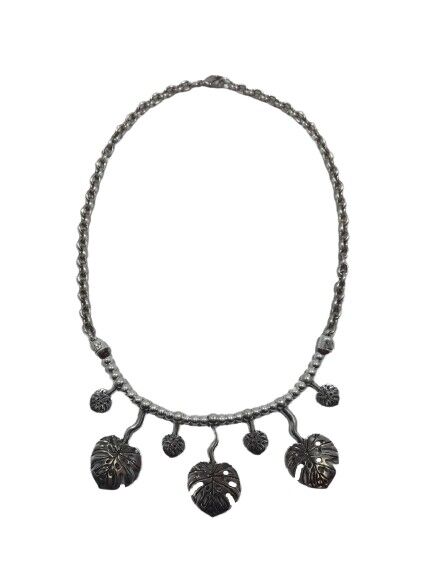 Girocollo con foglie di Monstera