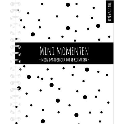 Mini momenten - opgroeiboek (1 t/m 4 jaar)