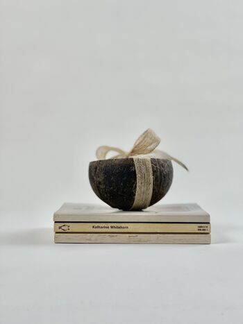 Bougie bol en noix de coco fabriquée à la main au Royaume-Uni - Parfum "Bug Off" 3