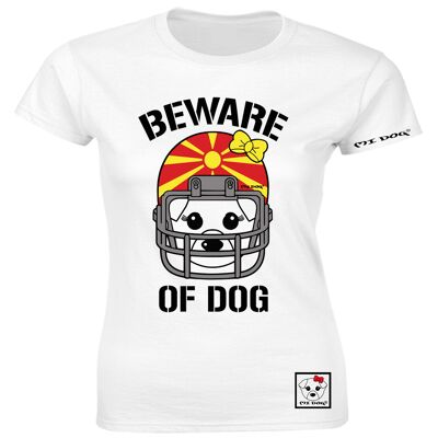 Mi Dog, mujer, cuidado con el perro, casco de fútbol americano, bandera de Macedonia, camiseta ajustada, blanco