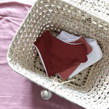 Lot de 3 mini bavoir gaze de coton unis marsala-rouge terracotta-blanc 4