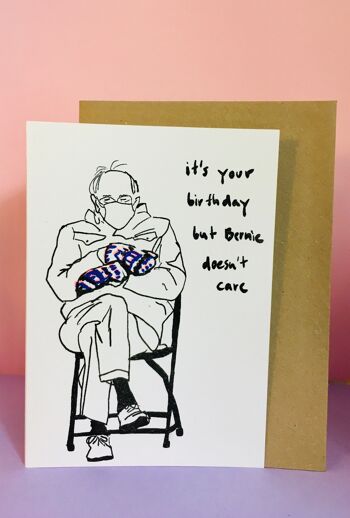 Bernie ne se soucie pas de la carte d'anniversaire colorée