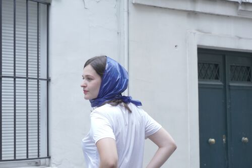 Foulard imperméable coloris bleu roi