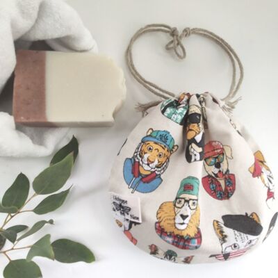 Seifenbeutel in Handtaschenform aus Oekotex-bedruckter Baumwolle + Eukalyptusschwamm