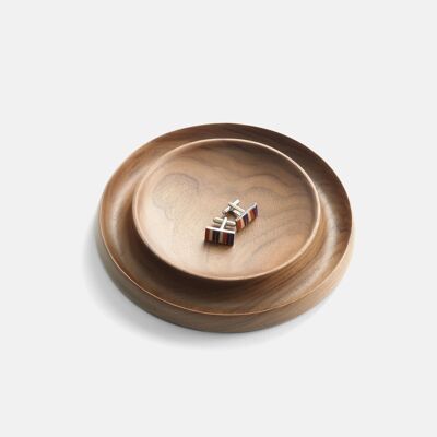 Catchall dish | "ANELAR" is a multi-purpose round tray, made of walnut wood.