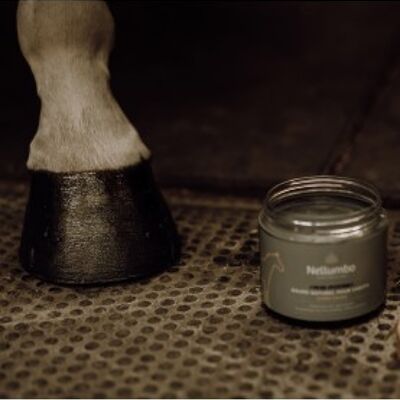 Hoof care - Balsamo per zoccoli INTENSE BLACK (cavalli)