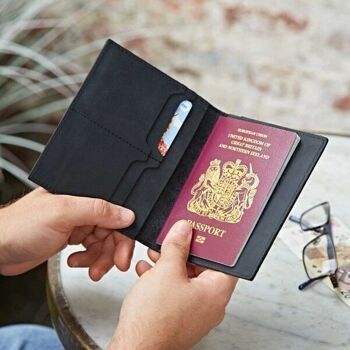 Porte-passeport en cuir de buffle noir 7