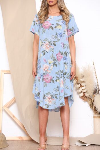 Robe légère bleu clair à imprimé floral 4