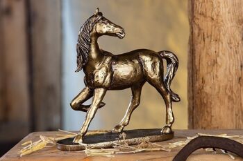 Poly sculpture cheval sauvage 532 2