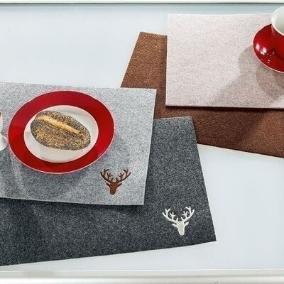 Felt placemat right. Deer VE 161014