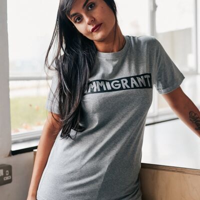 T-shirt immigrata grigio chiaro