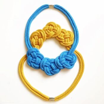 Le collier coquelicot en bleu azur 12