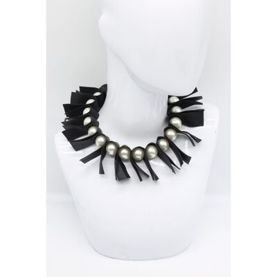 U-shaped Leatherette & Faux Pearls Necklace