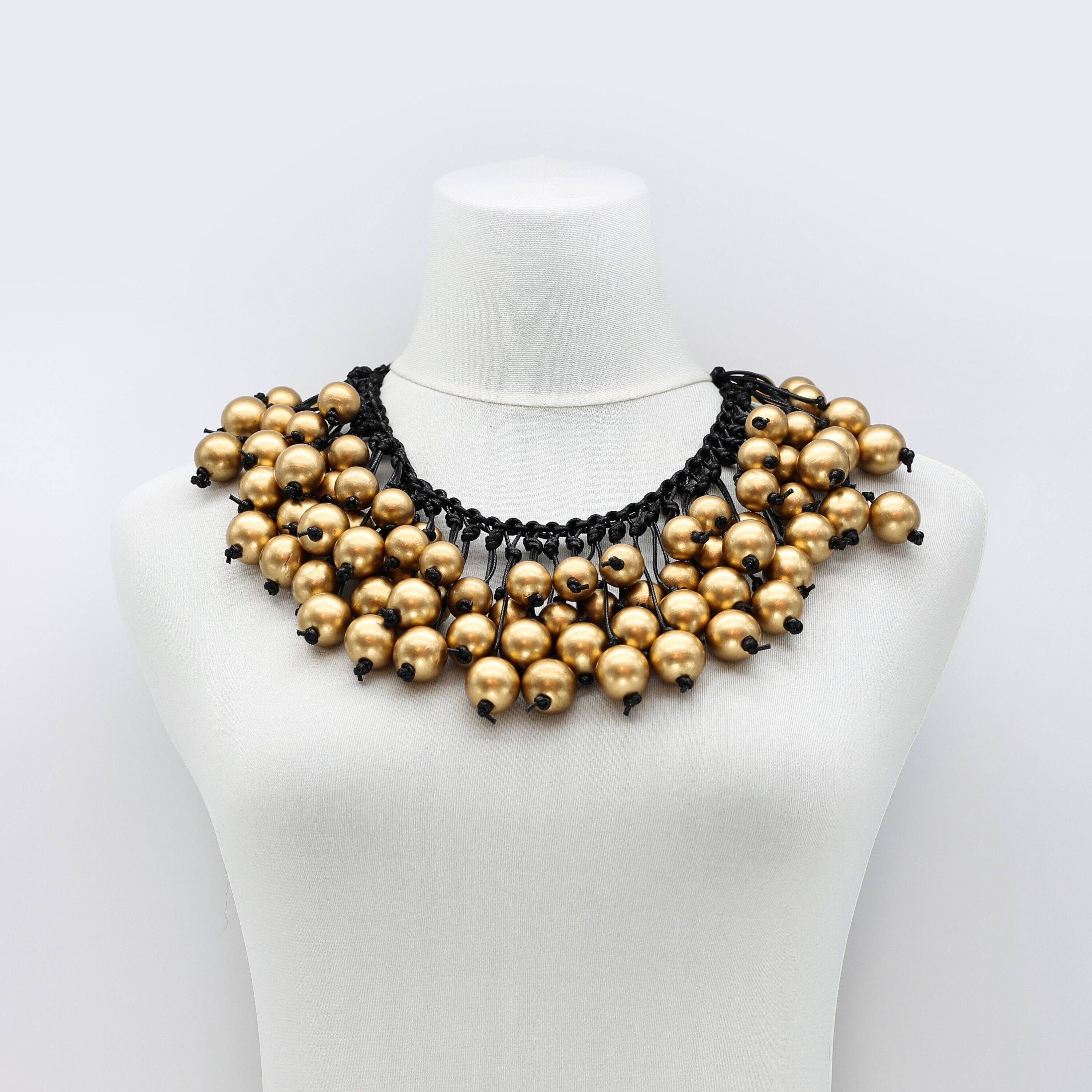 Berry Beads on Collana in cordoncino di cotone intrecciato a mano