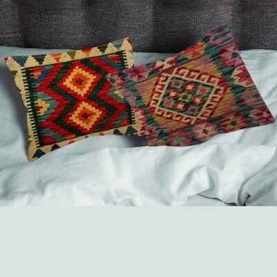 Kilim handvävt kuddfodral i röda bär