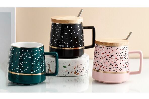 Keramikbecher mit Holzdeckel und Löffel in 3 Farben. PT-124