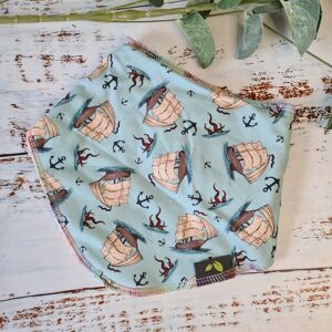 Vêtements de bébé faits à la main assortis - Bavoirs Dribble - Yo Ho Ho & A Babies Bum (Bleu)
