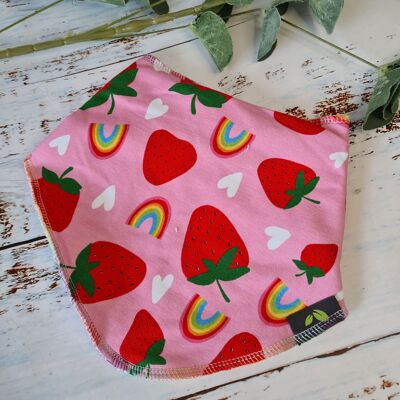 Passende handgefertigte Babykleidung – Dribble Lätzchen – Erdbeerfelder
