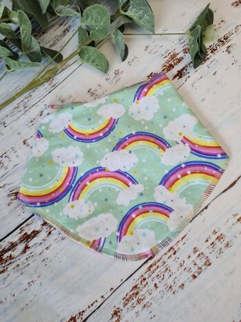 Vêtements de bébé faits à la main assortis - Bavoirs Dribble - Happy Rainbow 1