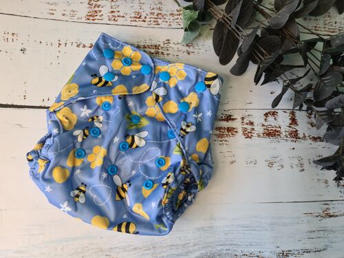 Unpocket - The Cloth Nappy Wrap - Busy Bees - Poppers
