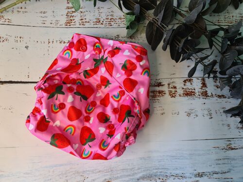 Unpocket - The Cloth Nappy Wrap - Strawberry Fields - Poppers