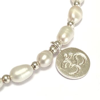 Bracelet de perles d'eau douce avec Om en argent 2