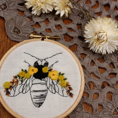 Flowery bee embroidery kit
