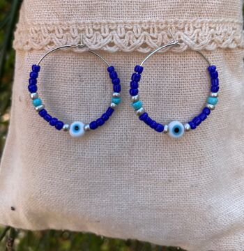 Boucles d'oreilles créoles en perles et Oeil Nazar Boncuk - Bleu et argenté 2