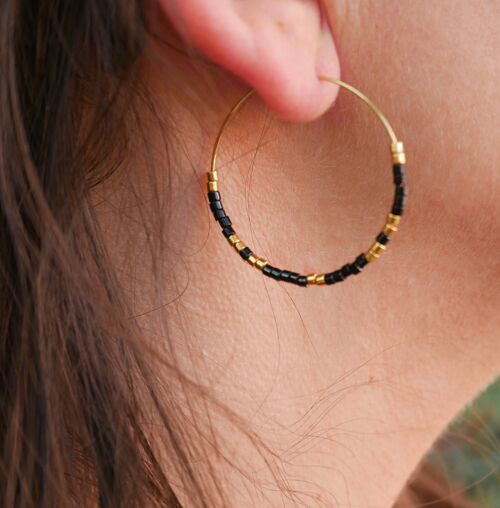 Boucles d'oreilles créoles dorées en perles Miyuki - Noir
