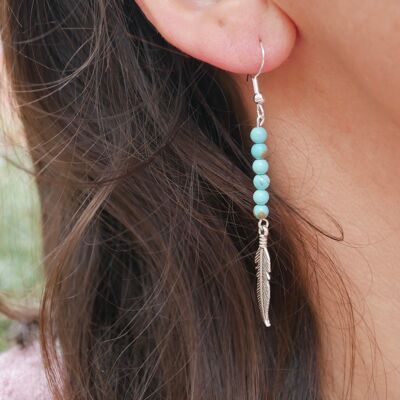 Dangling earrings in Turquoise Howlite and feather