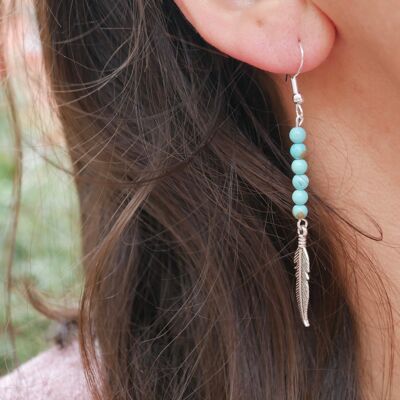 Dangling earrings in Turquoise Howlite and feather