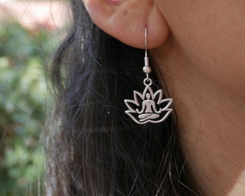 Boucles d'oreilles avec breloque argentée - Lotus dentelle