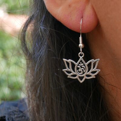 Ohrringe mit Silberanhänger - Lotuszeichen Om