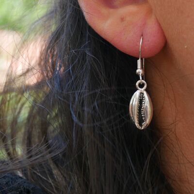 Dangling charm earrings Cowrie shell