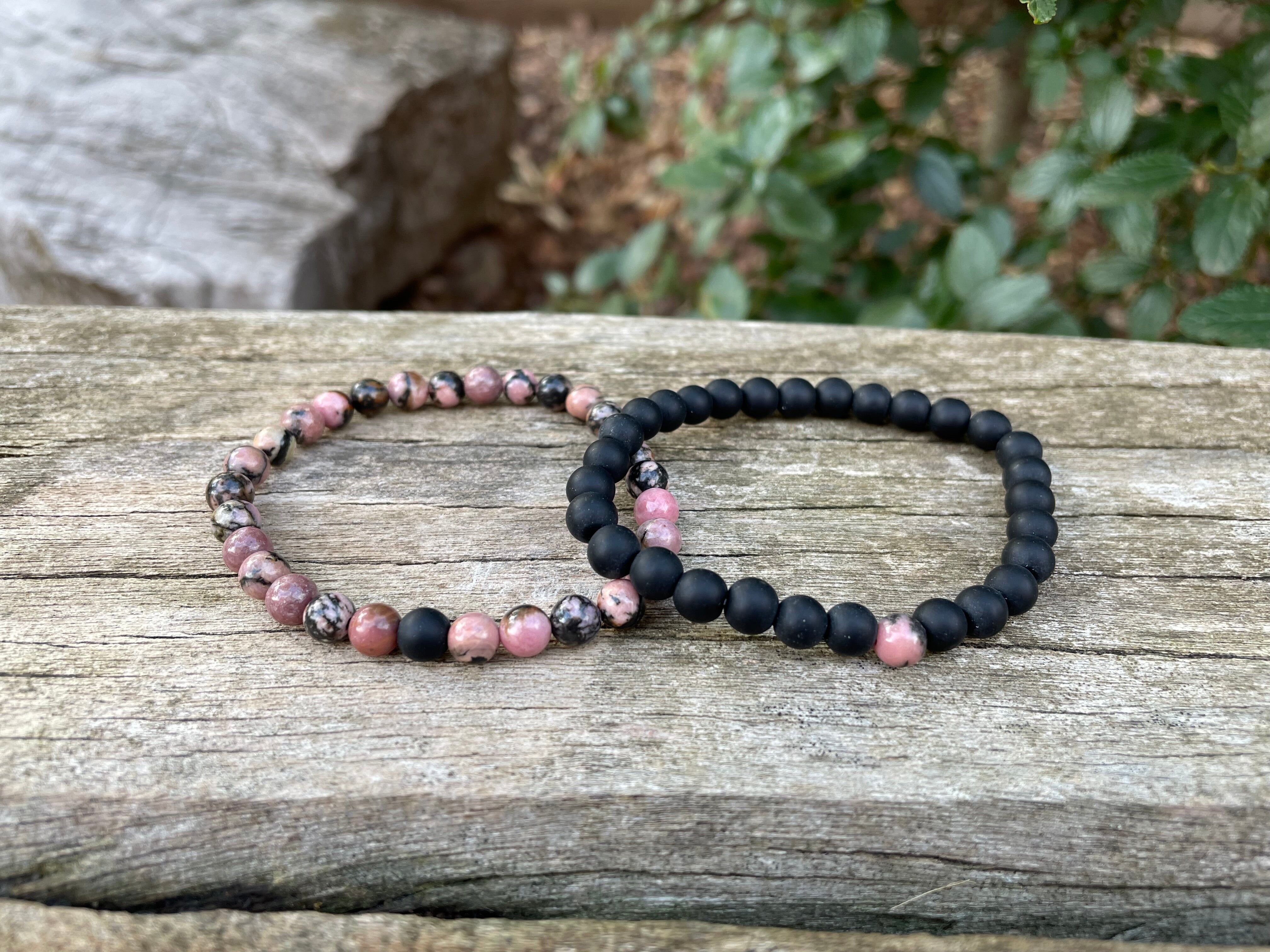 Elastische Abstands- und Paararmbänder aus Achat und Rhodonit