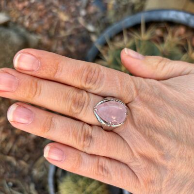 Anillo en forma de gota cabujón de piedra natural de cuarzo rosa