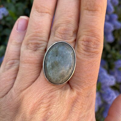 Adjustable oval stone ring in natural Labradorite