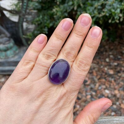 Oval adjustable ring in natural Amethyst