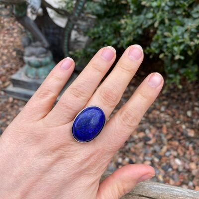 Adjustable oval stone ring in natural Lapis Lazuli