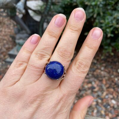 Round stone adjustable ring in natural Lapis Lazuli