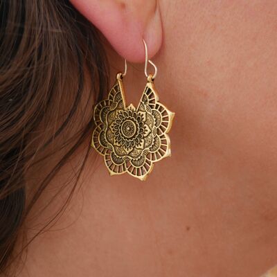 Oriental bohemian earrings in golden lace Lotus