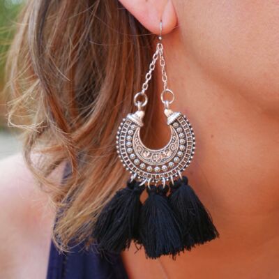 Bohemian oriental earrings in silver lace and pompoms - Black